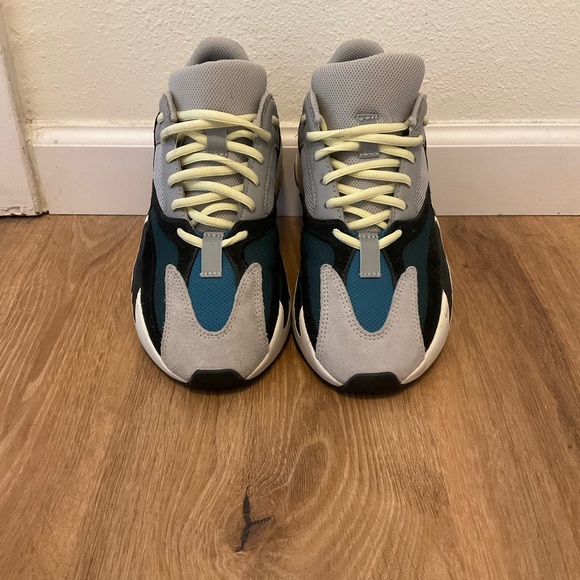 Adidas Yeezy Boost 700 - Picture 2 of 5